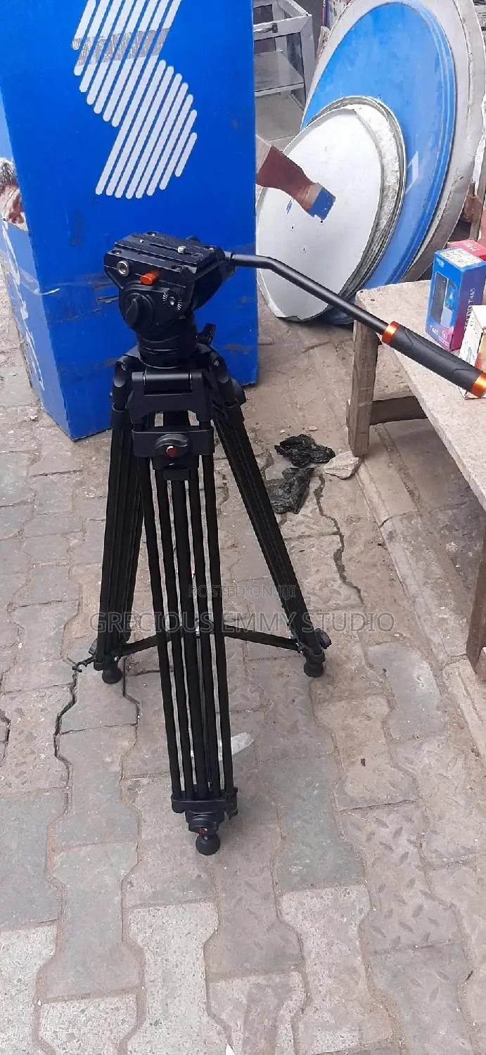 Triopo (1.8m) Height Tripod Stand