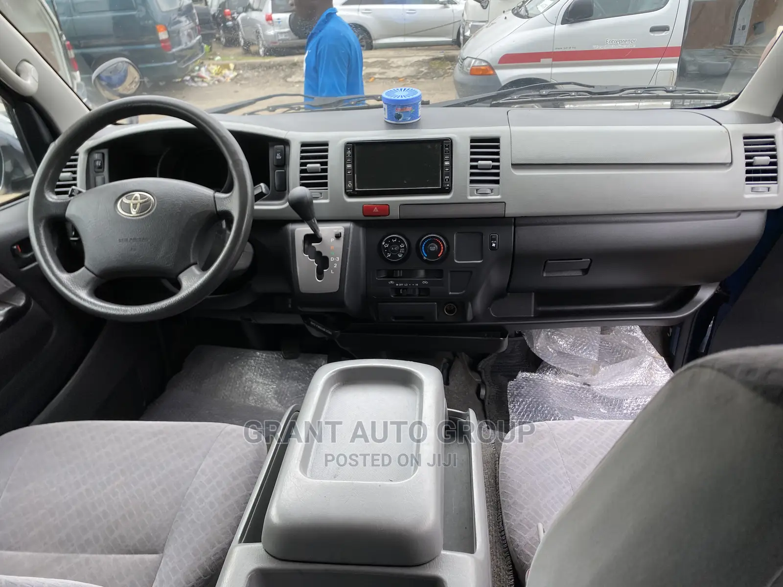 Toyota HiAce 2014 Blue