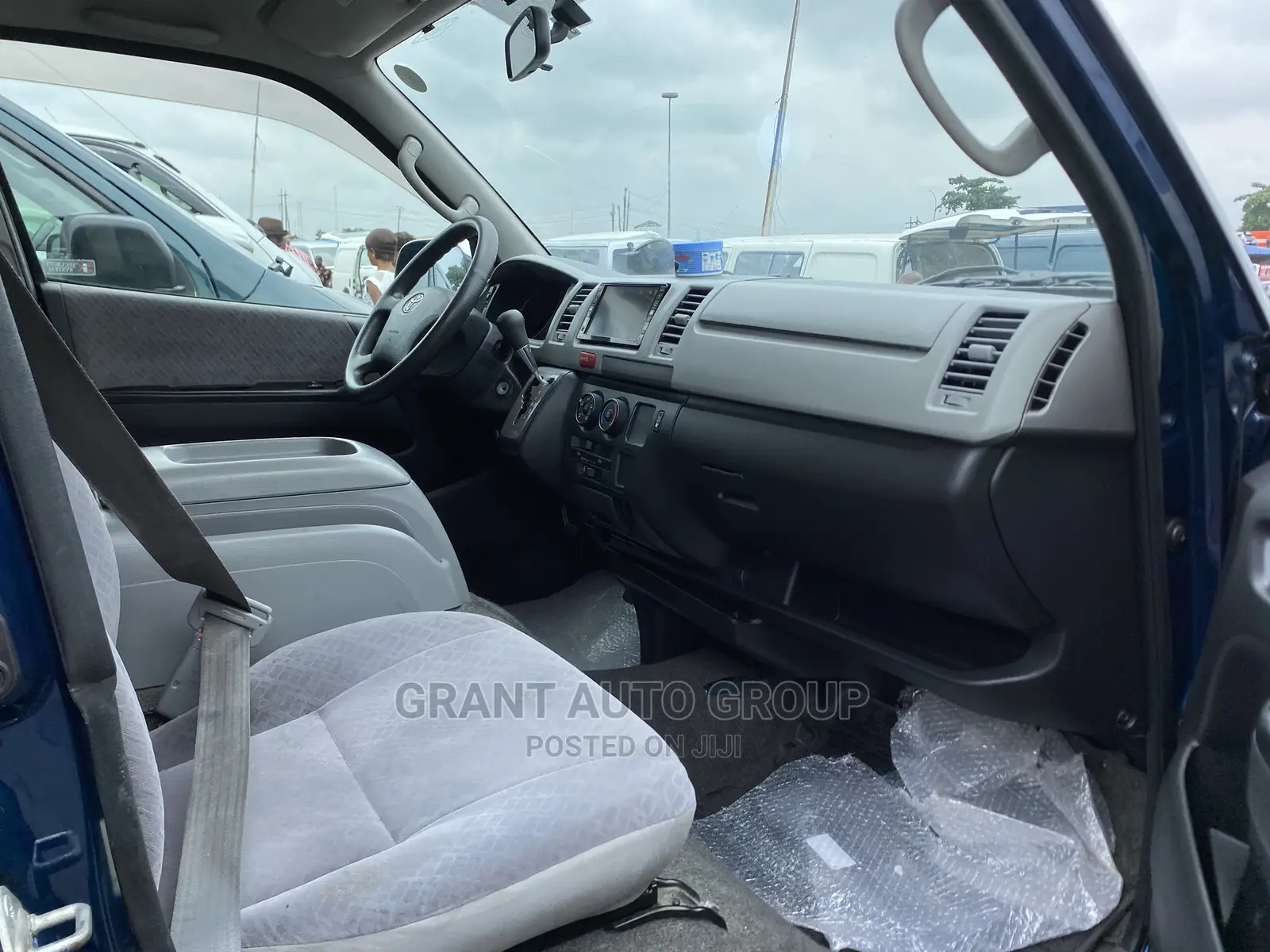 Toyota HiAce 2014 Blue