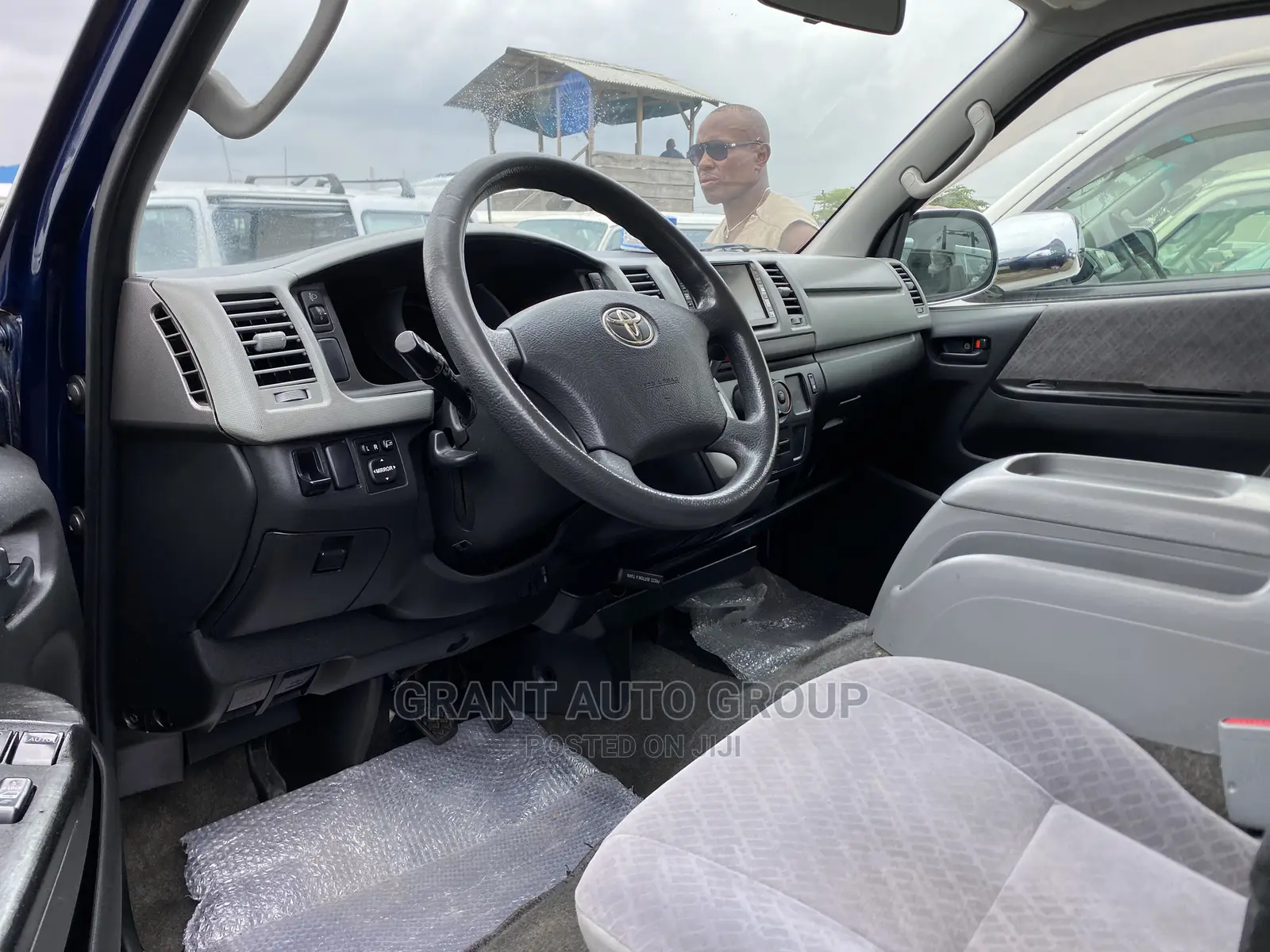 Toyota HiAce 2014 Blue