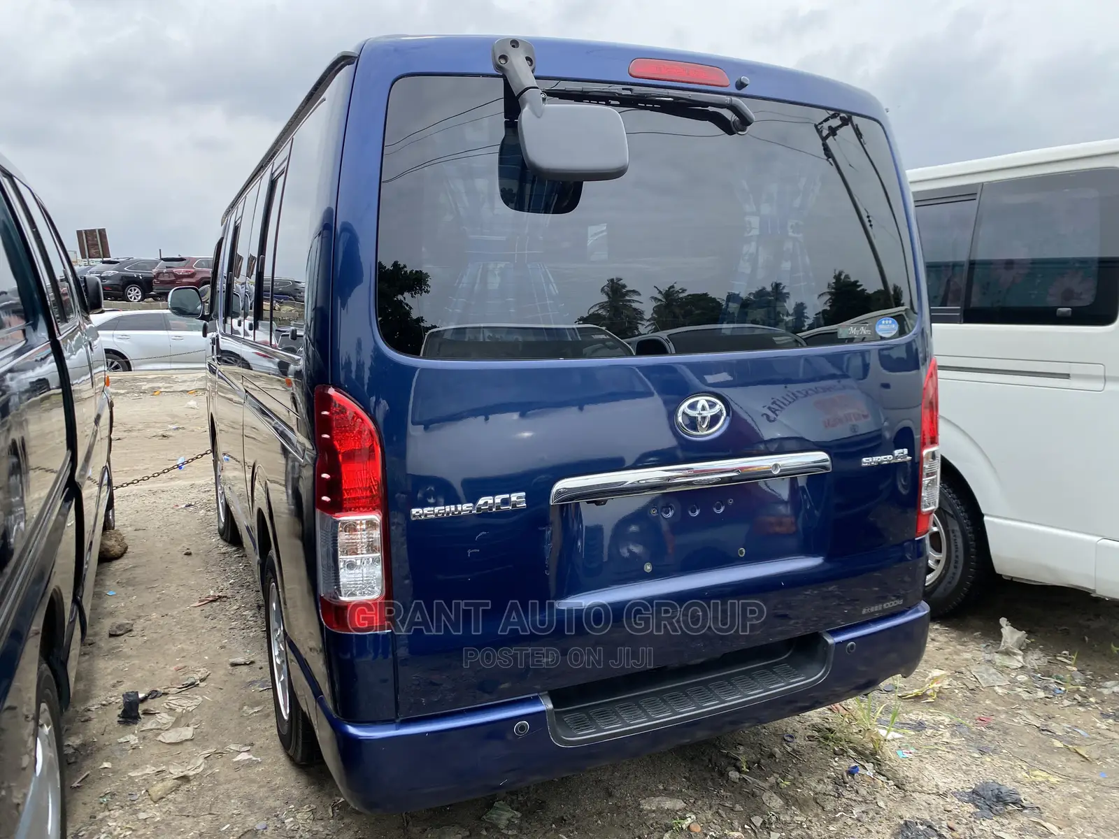 Toyota HiAce 2014 Blue