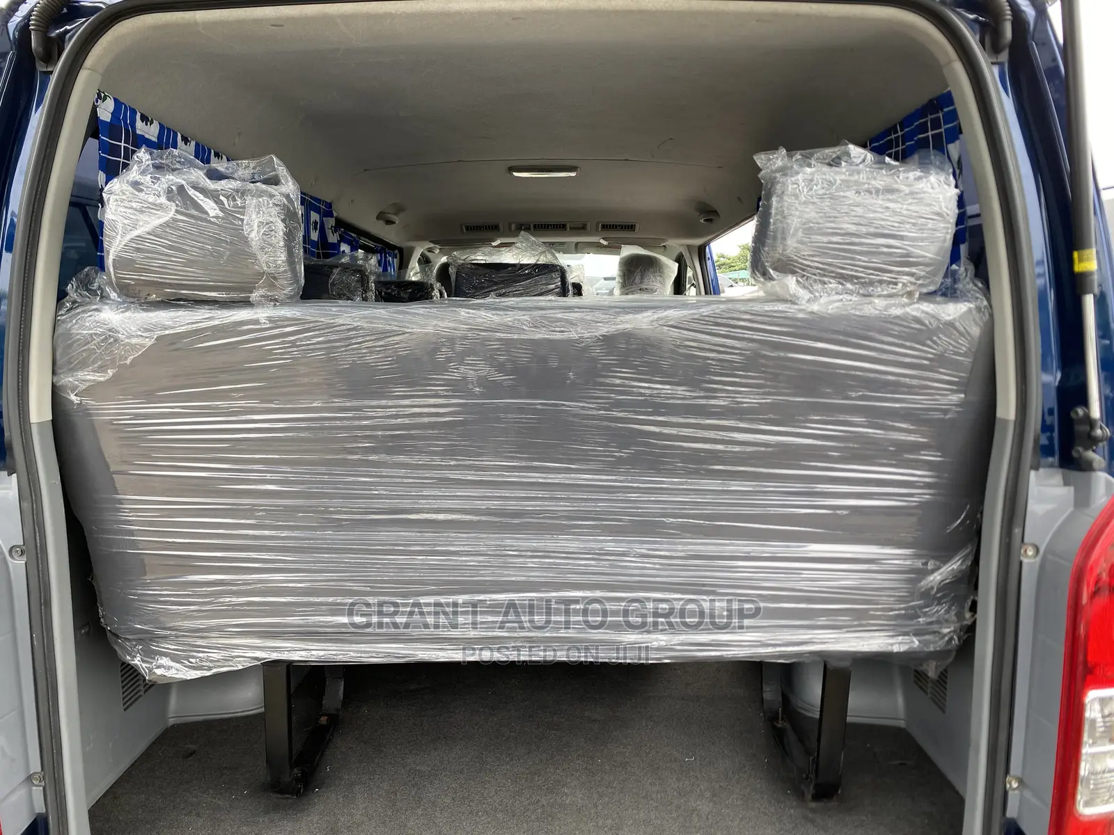 Toyota HiAce 2014 Blue