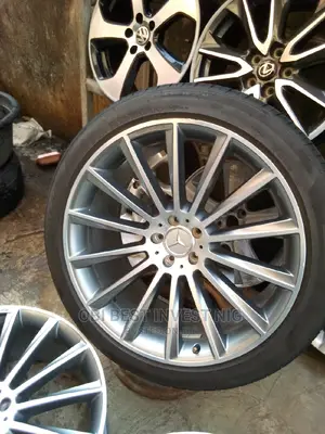 Photo - Mercedes Benz 22Rim Alloy Wheel Available.