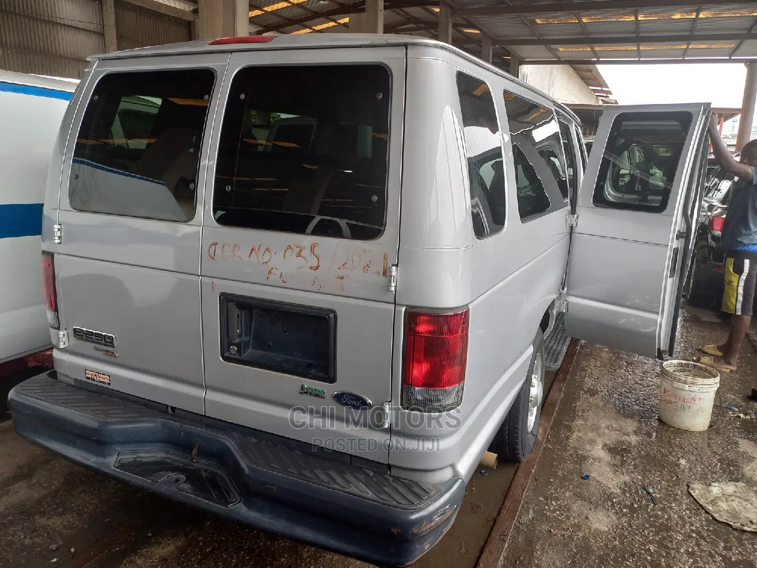 Ford E350 2013 Silver