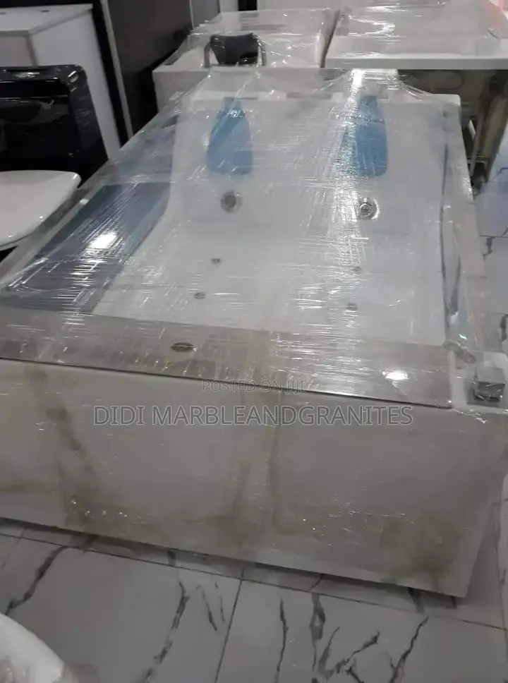 Jacuzzi Bathtub