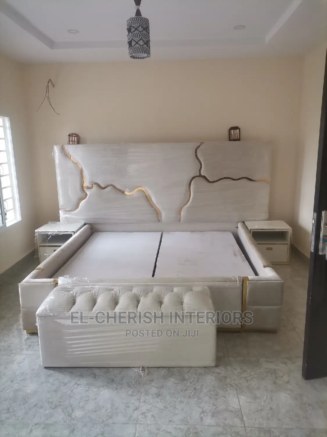 Royal Dove Bed