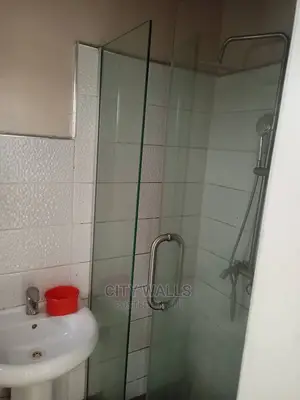 Mini Flat in Chevron for rent