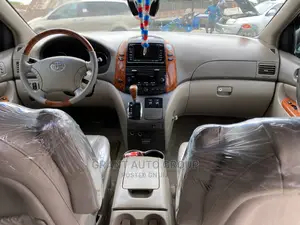 Toyota Sienna XLE Limited 4WD 2008 Gold