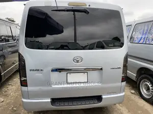 Toyota HiAce 2014 Silver