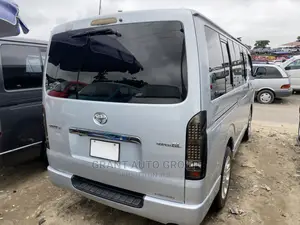 Toyota HiAce 2014 Silver