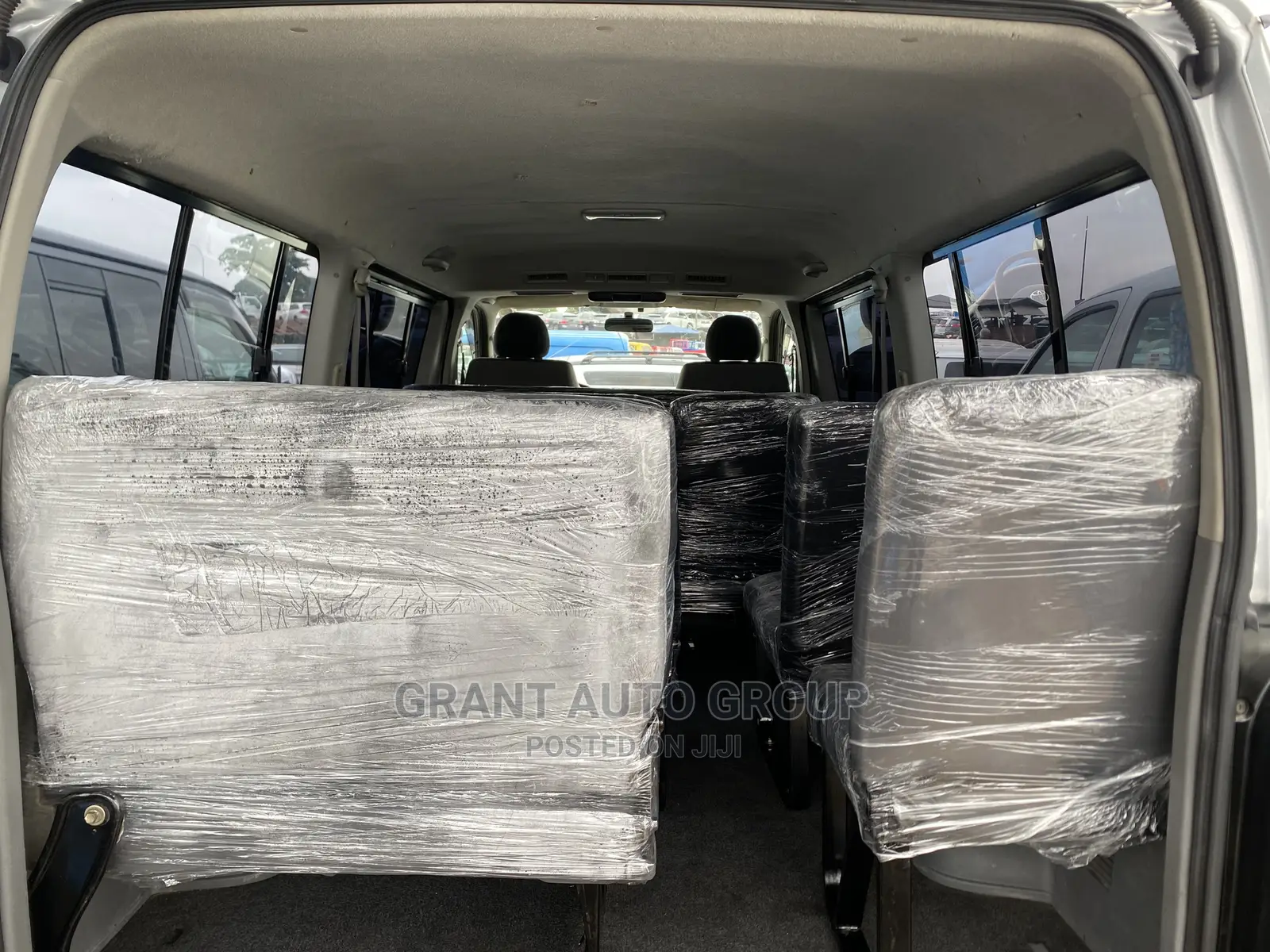 Toyota HiAce 2014 Silver