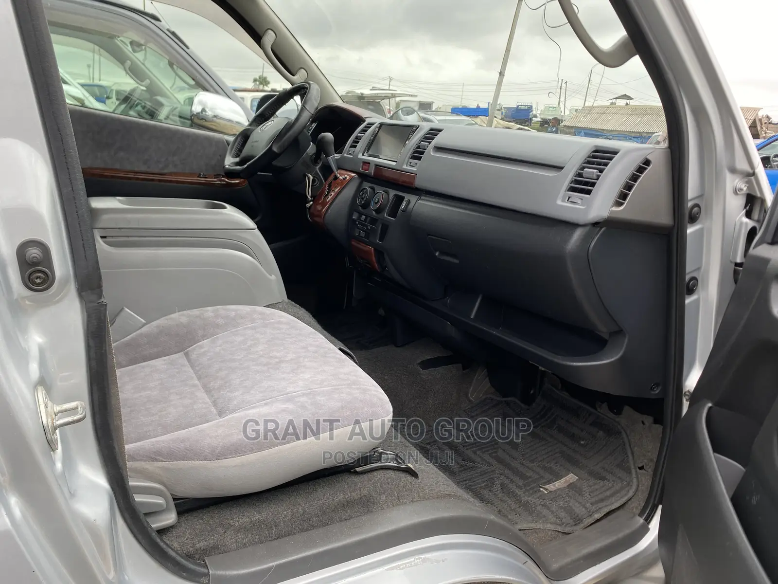 Toyota HiAce 2014 Silver