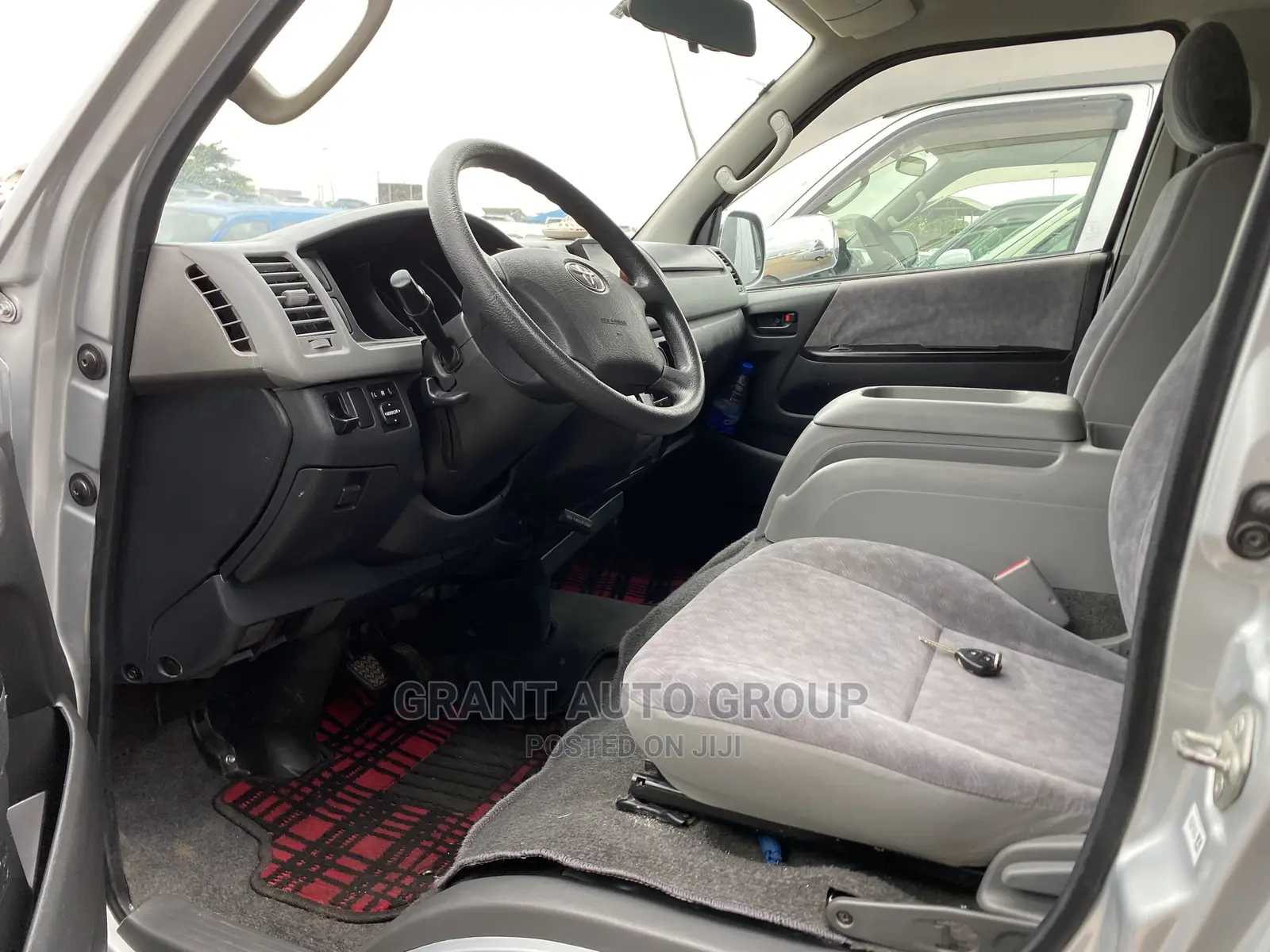 Toyota HiAce 2012 Silver