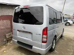 Toyota HiAce 2012 Silver