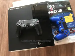 Ps4 Regular Hacked + 2 Pad and 9 Games