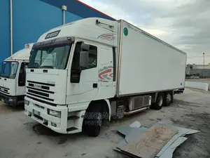 New Arrival Coldroom IVECO Eight Tyres Container Truck 29ft