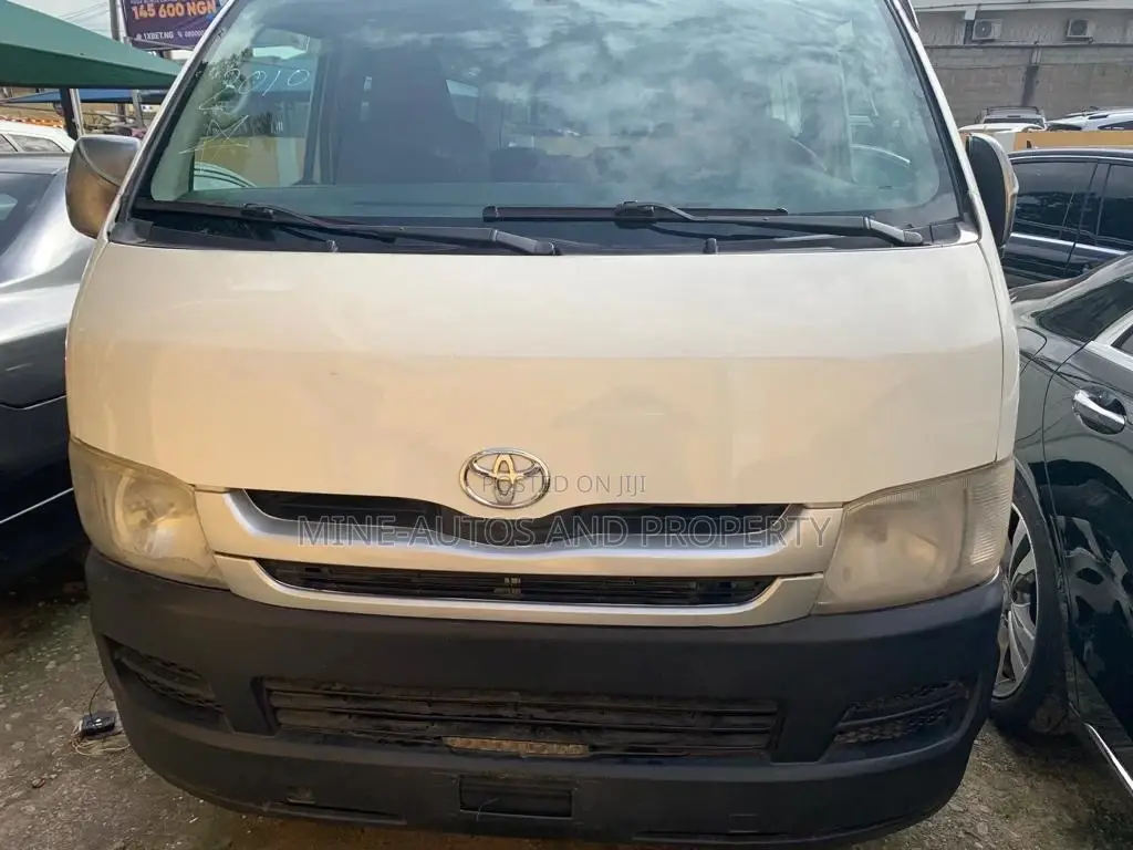 Toyota HiAce 2011 White
