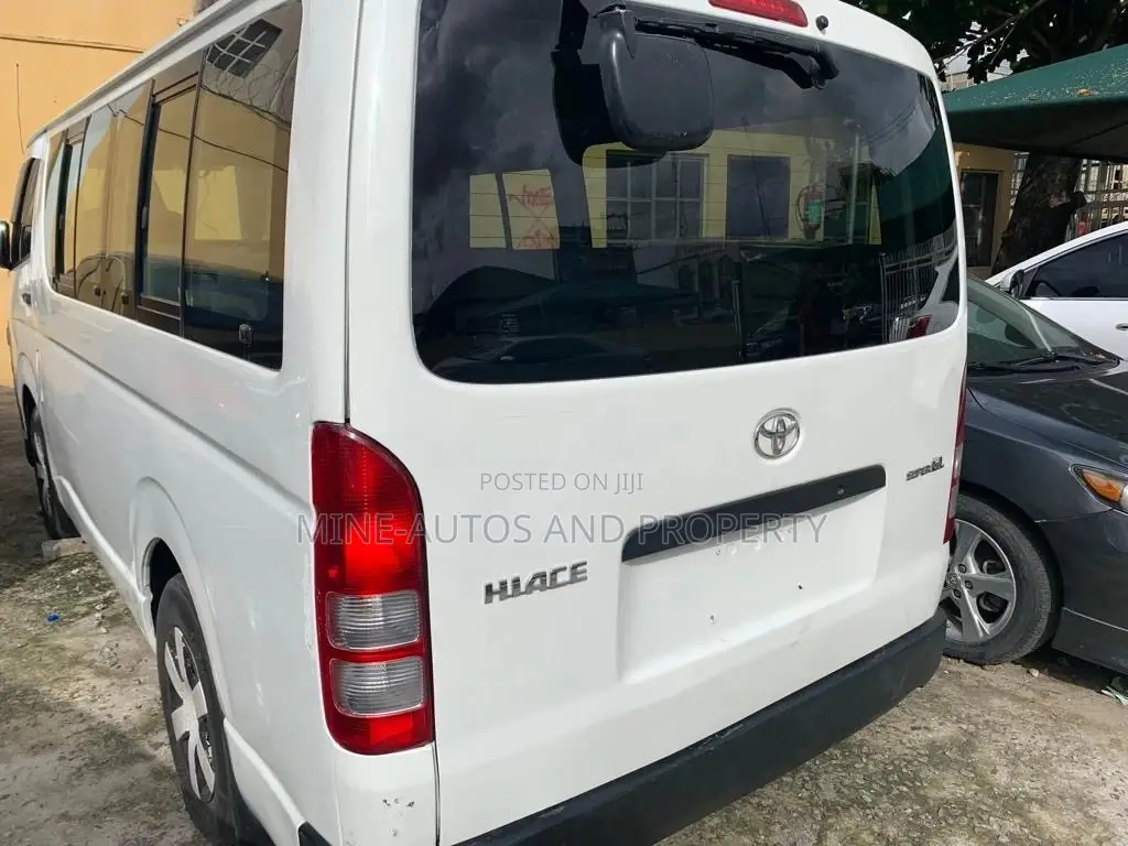 Toyota HiAce 2011 White