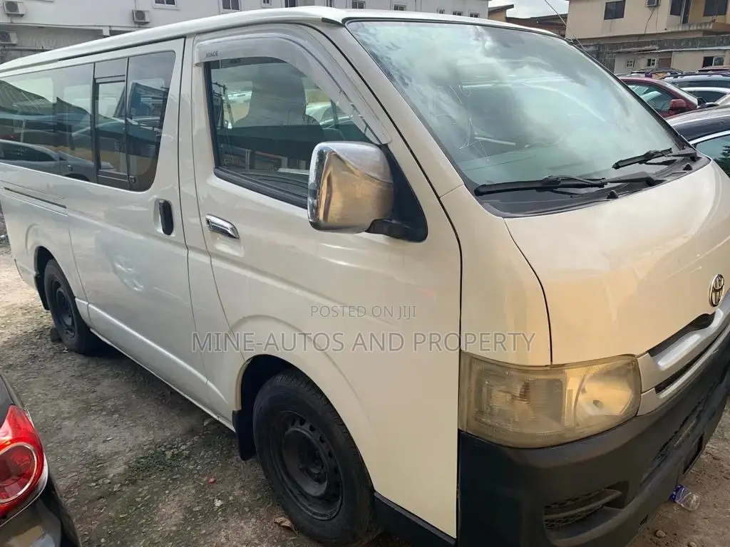 Toyota HiAce 2011 White