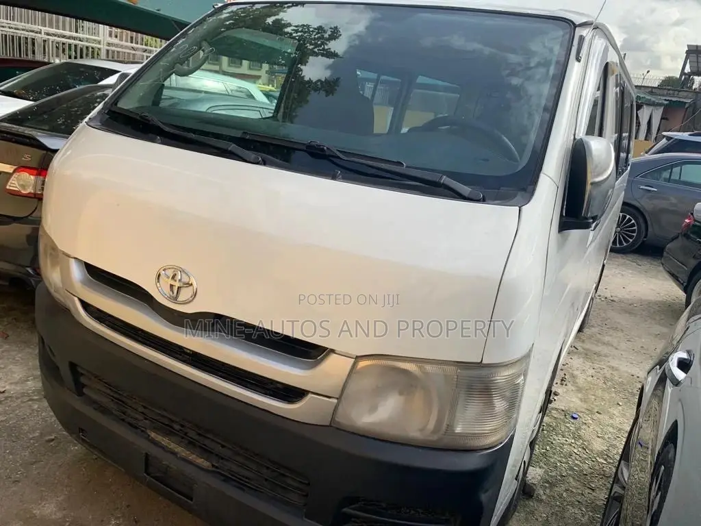 Toyota HiAce 2011 White