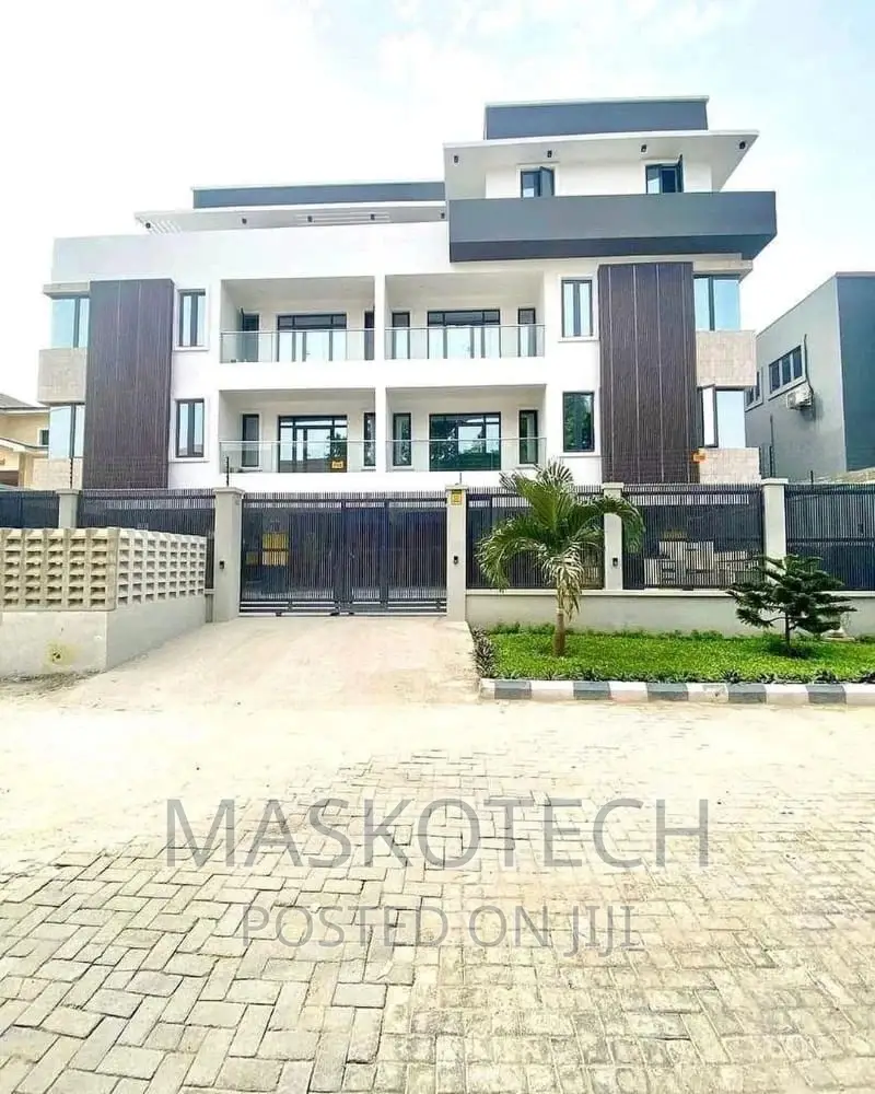4bedroom Duplex in Lekki for Sale