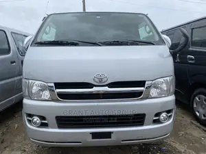 Toyota HiAce 2013 Silver