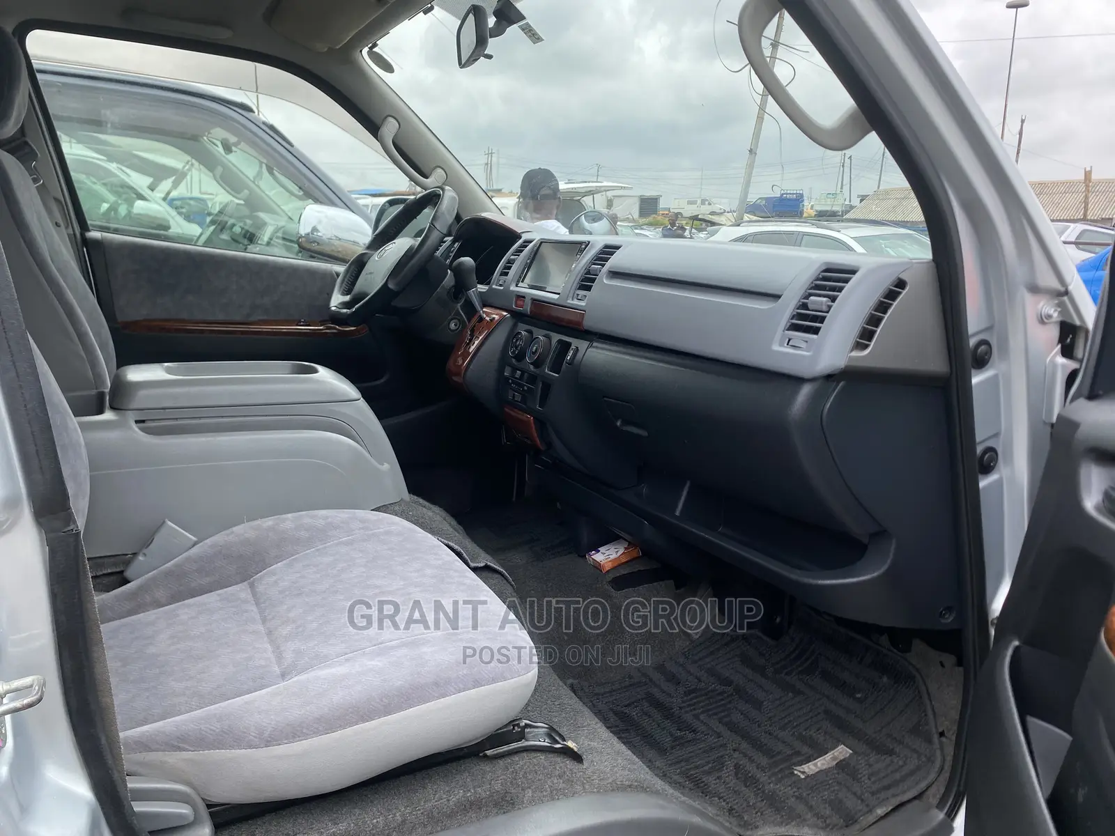 Toyota HiAce 2013 Silver