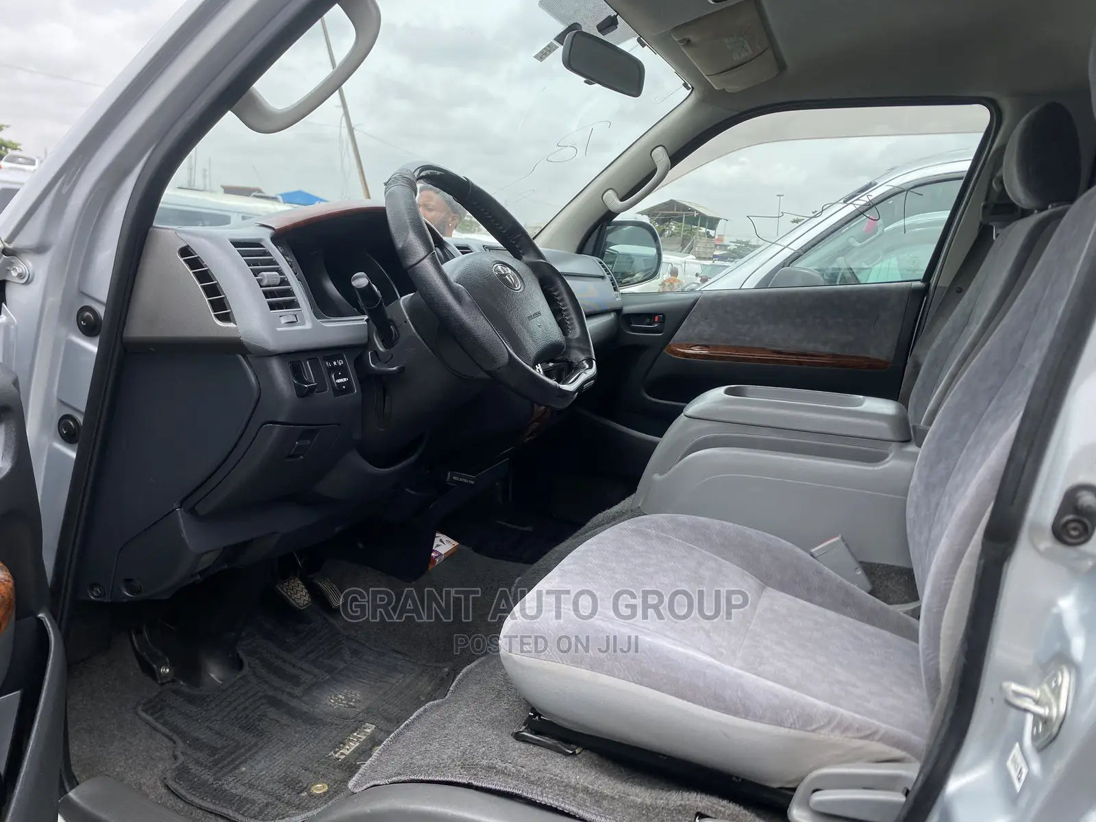 Toyota HiAce 2013 Silver