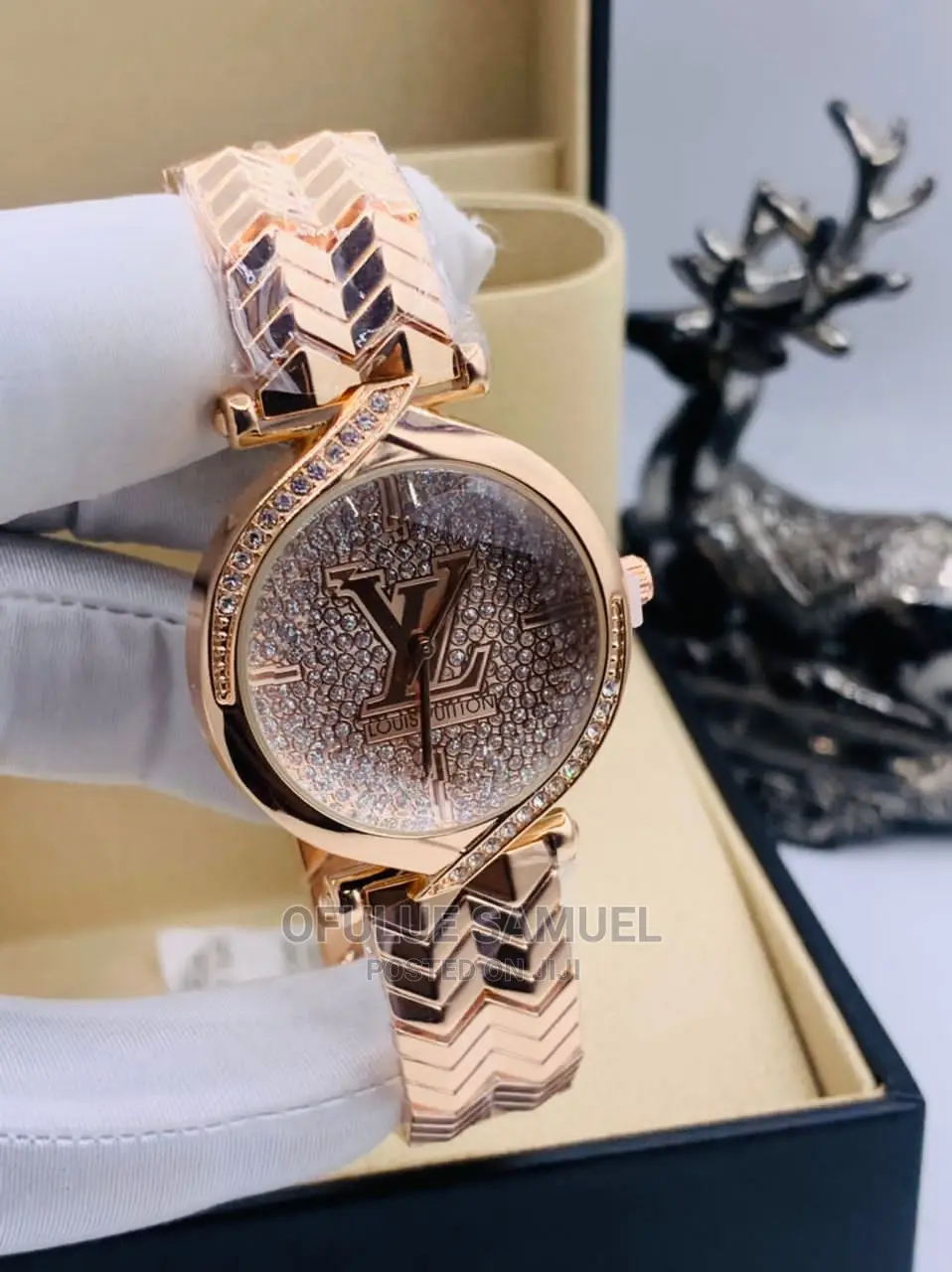 Female Non Tarnished Luis Vuitton Wristwatch