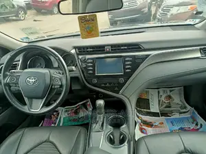 Toyota Camry SE FWD (2.5L 4cyl 8AM) 2018 Black