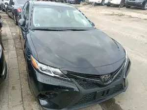Toyota Camry SE FWD (2.5L 4cyl 8AM) 2018 Black