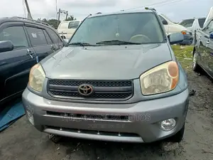Toyota RAV4 2.0 4x4 2005 Gray
