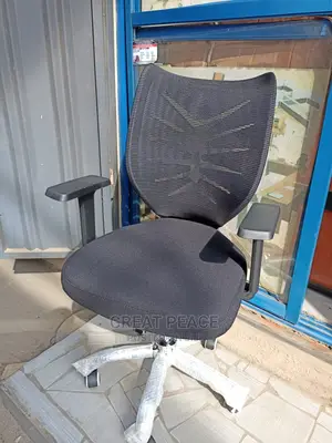 Quality Executive Swivel White Mesh Office Chair.
