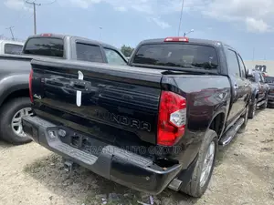 Toyota Tundra 1794 5.7L V8 4x4 CrewMax 5.6 ft. box 145.7 in. WB 2016 Black