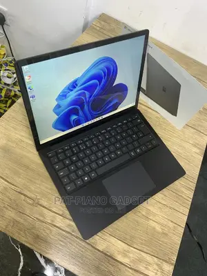 New Laptop Microsoft Surface Laptop 16GB Intel Core I5 SSD 256GB