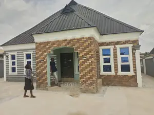 Furnished 4bdrm Bungalow in Agunbelewo Area, Osogbo for sale