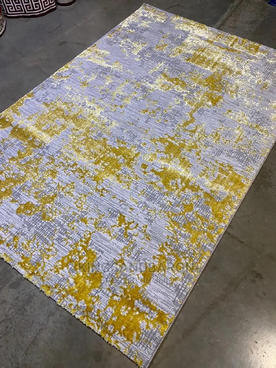 5x7fts Gold and Grey Center Rug