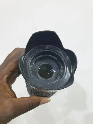 Nikon Nikkor 70 - 300MM Lens