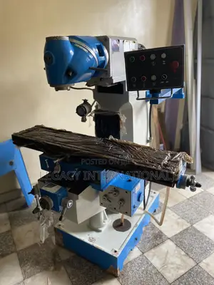 Universal Milling Machine