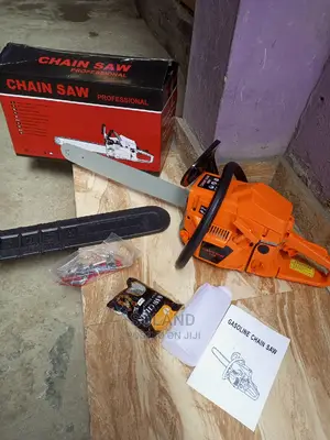 Powerful Chainsaw Machine
