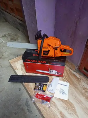 Powerful Chainsaw Machine