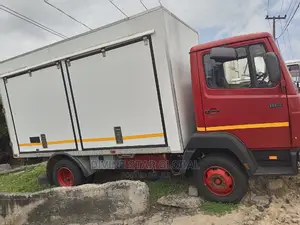 814 Mercedes Benz