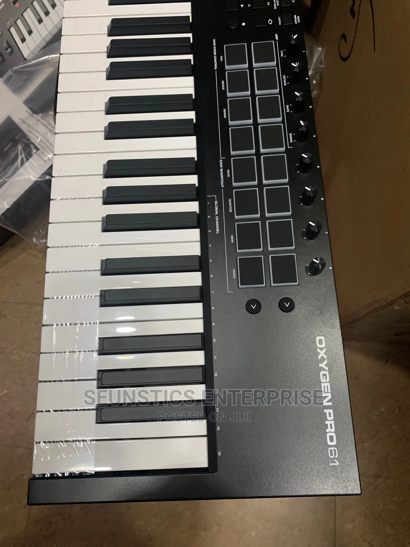 M- Audio Oxygen Pro 61 Midi Keyboard/Piano