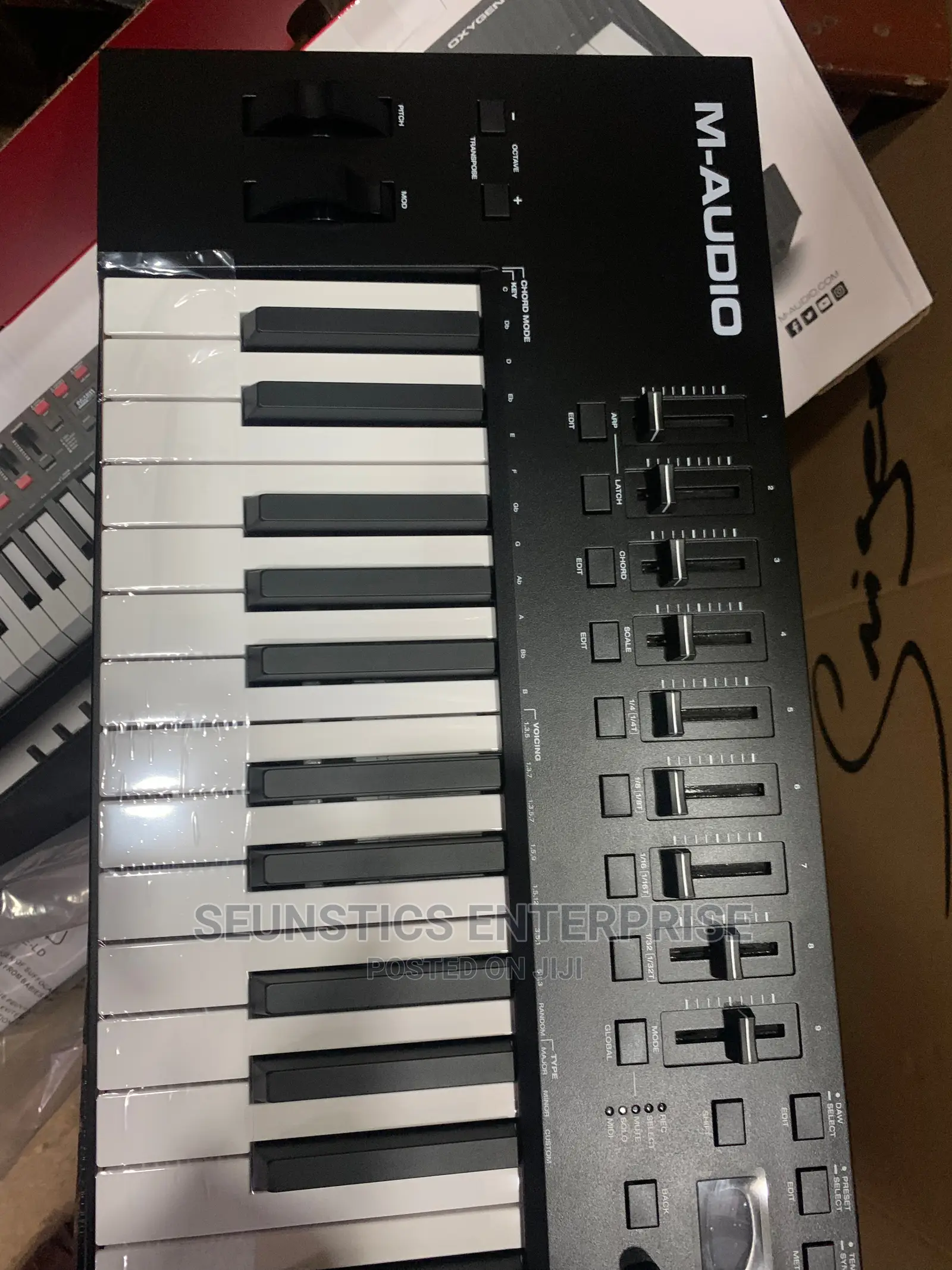 M- Audio Oxygen Pro 61 Midi Keyboard/Piano