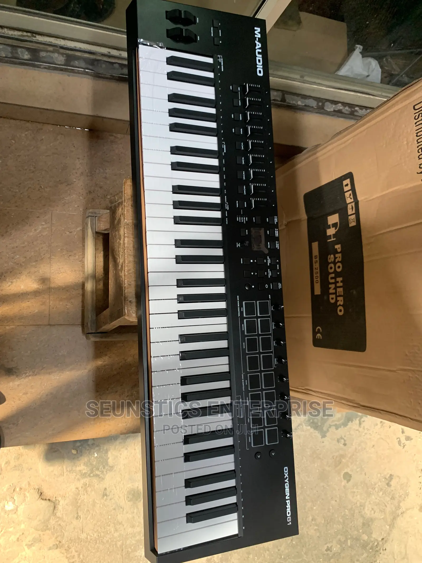 M- Audio Oxygen Pro 61 Midi Keyboard/Piano
