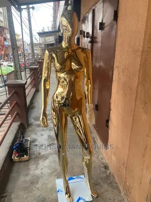 Faceless Female Gold Chrome Display Mannequin