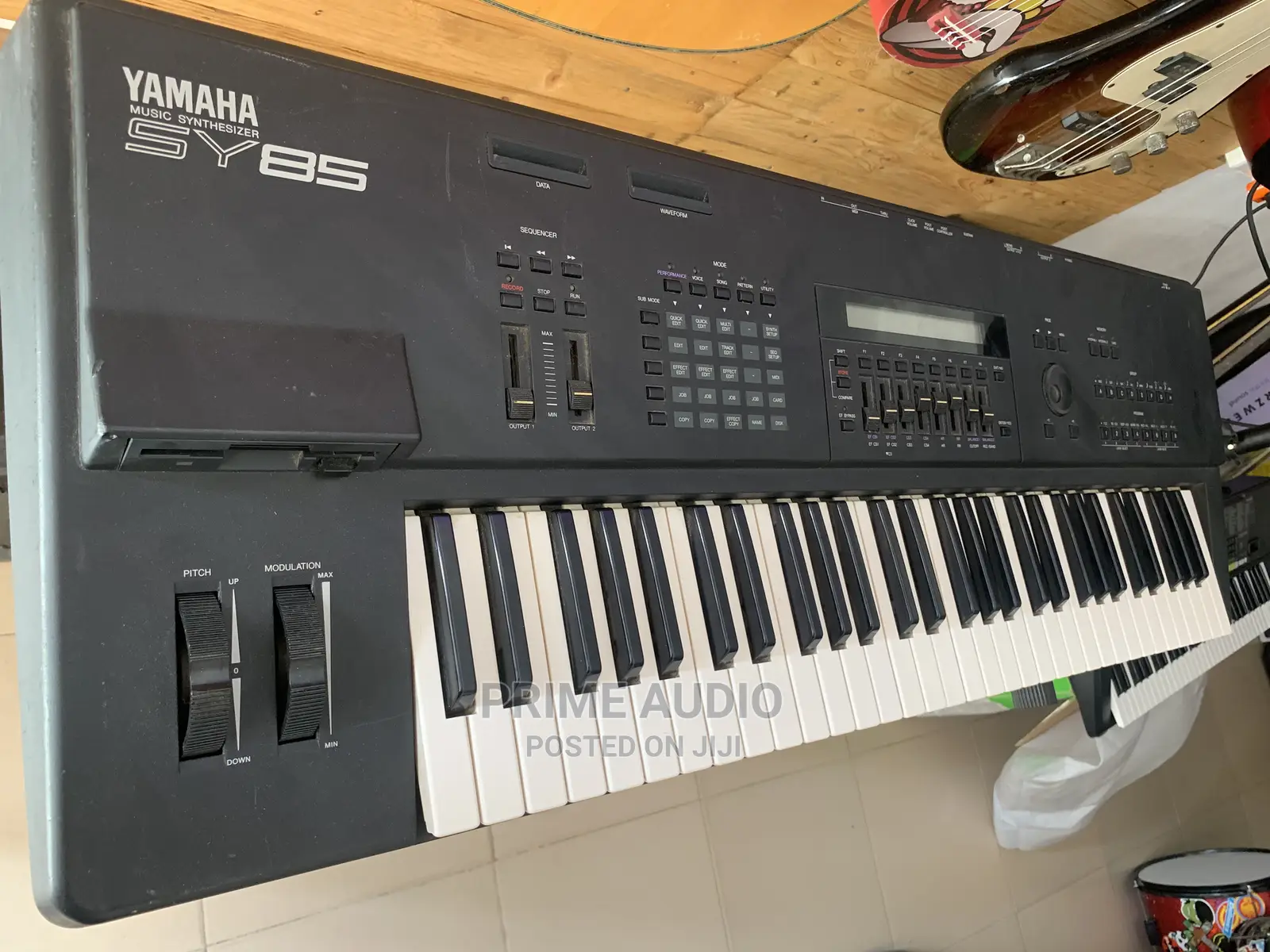 Yamaha SY85 Synthesizer Keyboard