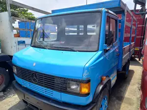 Mercedes Truck 709 Pickup