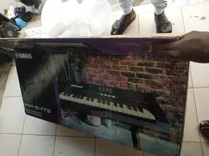 Yamaha PSR E473 Keyboard