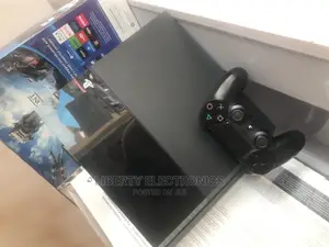Ps4 Regular + 1 Pad and Fifa25 + Gta5 Plus 7 Other Games